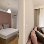 Blu & Marrone Suites-parking Included