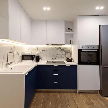 Blu & Marrone Suites-parking Included