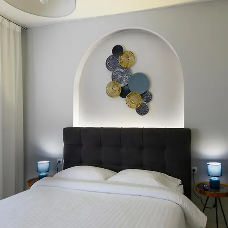 Blu & Marrone Suites-parking Included